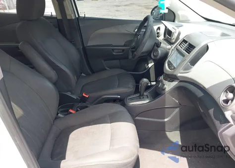 2016 Chevrolet Sonic Lt Auto z USA, uszkodzony, nr VIN 1G1JC5SH6G4138083